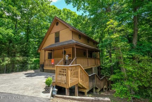315 Greenwood Way, Pigeon Forge, TN, 37863-6207 | Card Image