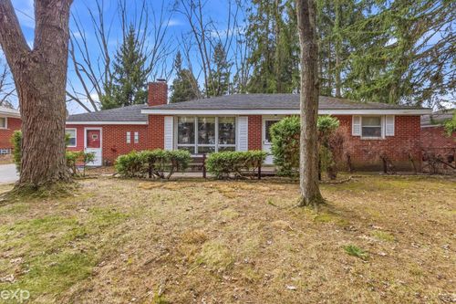 5000 Robert St, Shelby Township, MI, 48316-4138 | Card Image