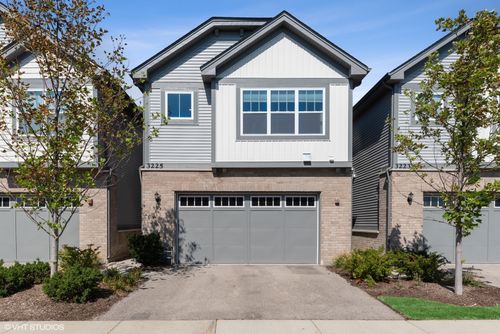 3225 Heritage Ln, Arlington Heights, IL, 60004-1213 | Card Image