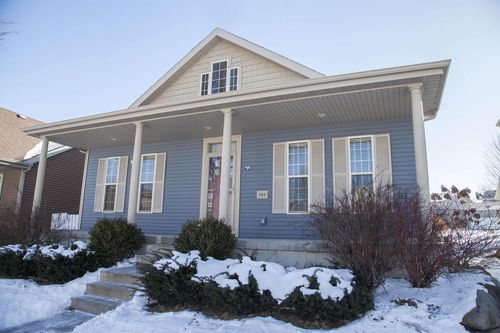 505 Pine Lawn Pkwy, Verona, WI, 53593-9172 | Card Image