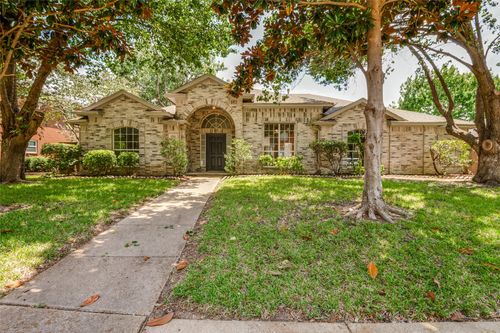 2723 Olympia Dr, Grand Prairie, TX, 75052-8003 | Card Image