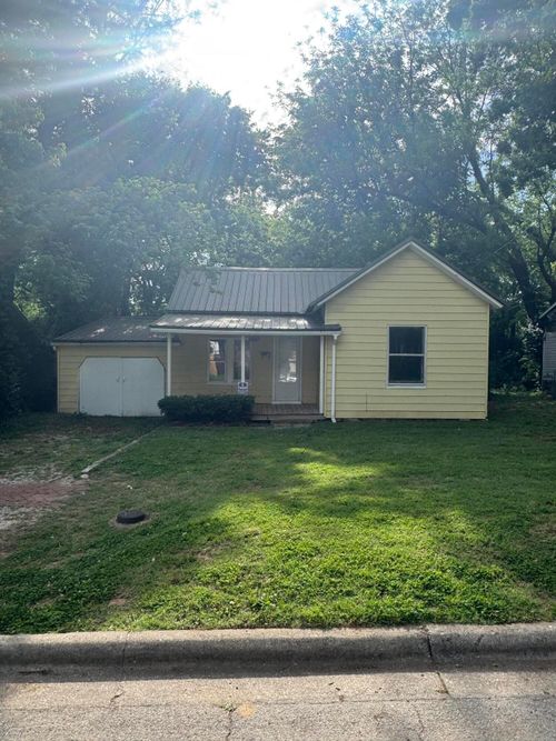 2007 N Travis Ave, Springfield, MO, 65803-3242 | Card Image