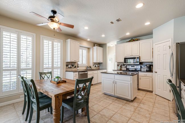 10022 Creekwood Pass, House other with 4 bedrooms, 3 bathrooms and null parking in Spring Branch TX | Image 7