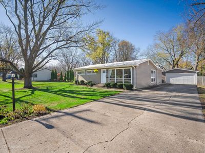 30360 N East End Avenue, House other with 4 bedrooms, 1 bathrooms and 2 parking in Libertyville IL | Image 2