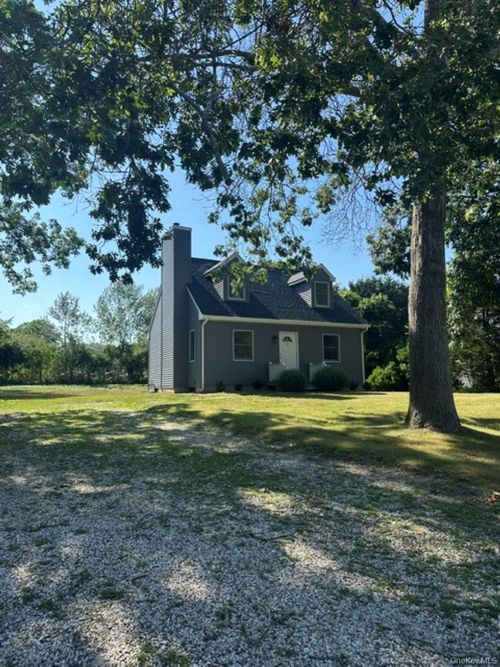 30 Norbury Rd, Hampton Bays, NY, 11946-2941 | Card Image