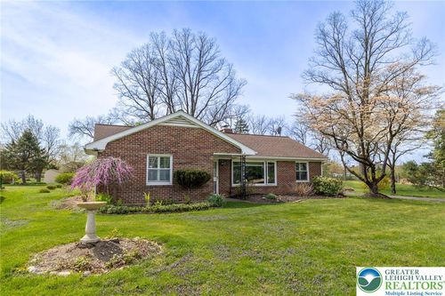 894 Hausman Rd, Allentown, PA, 18104-9391 | Card Image