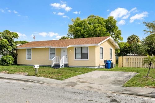 1464 W 32nd St, Riviera Beach, FL, 33404-3564 | Card Image