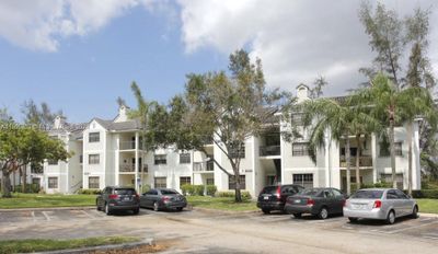 305 - 11241 W Atlantic Blvd, Condo with 2 bedrooms, 2 bathrooms and null parking in Coral Springs FL | Image 2