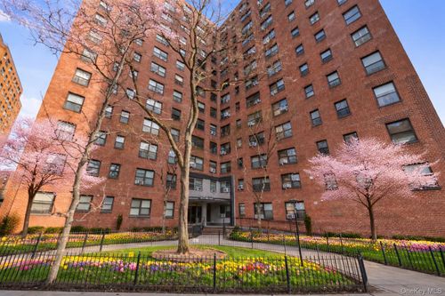 5w-99-32 66 Road, New York, NY, 11374 | Card Image