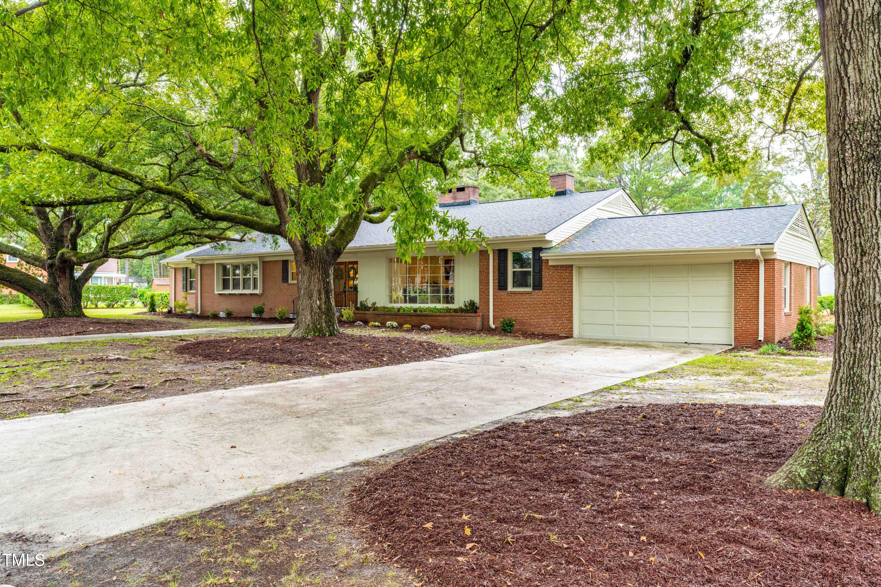 Cherry St, Selma, NC 27576