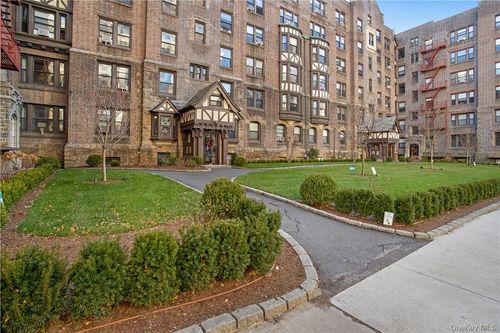 2f-250 Martine Ave, White Plains, NY, 10601-3408 | Card Image
