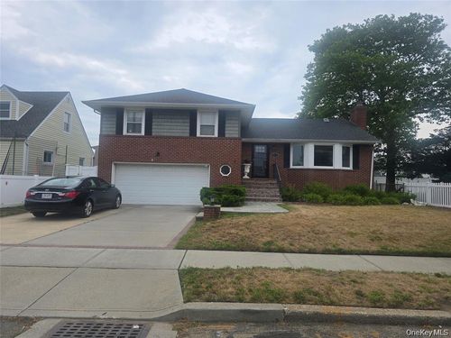 199 Radcliffe Rd, Island Park, NY, 11558-1410 | Card Image