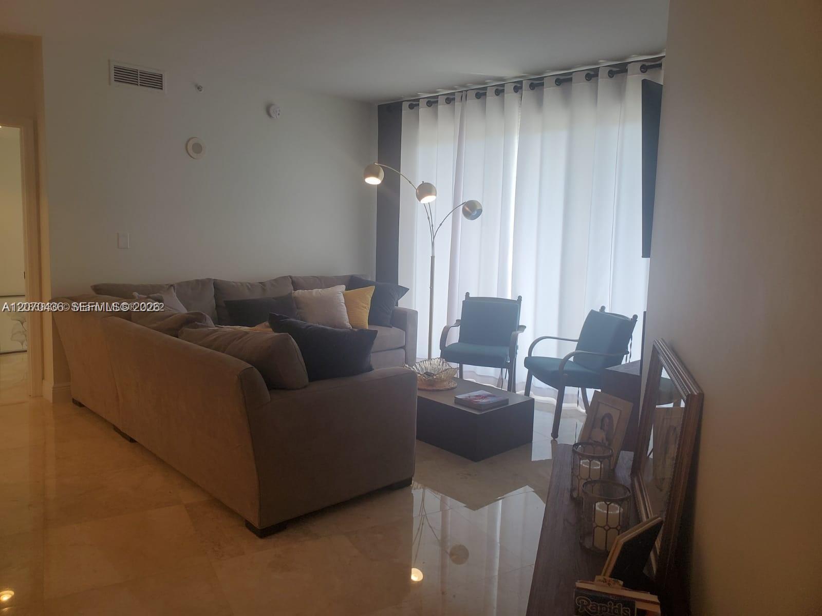 Residential in Aventura 5