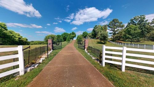 1150 Cochran Cemetery Rd, Lewisburg, TN, 37091-5325 | Card Image