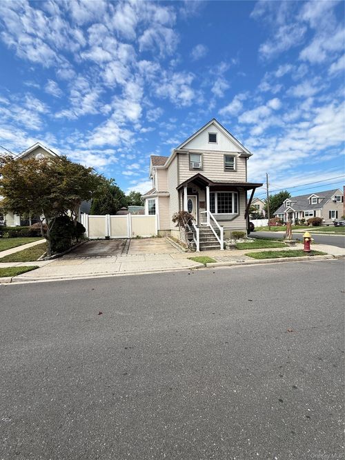 1720 Montague Ave, North Merrick, NY, 11566-1922 | Card Image