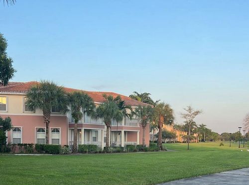 unit-206-10242 Nw 7th St, Miami, FL, 33172-4095 | Card Image