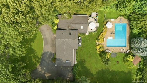 11 Soundview Dr, Port Jefferson, NY, 11777-1114 | Card Image