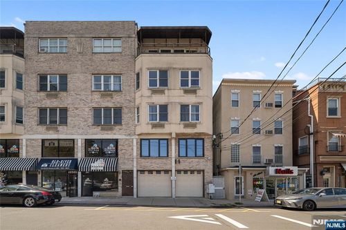 256 Old River Rd, Edgewater, NJ, 07020-1692 | Card Image