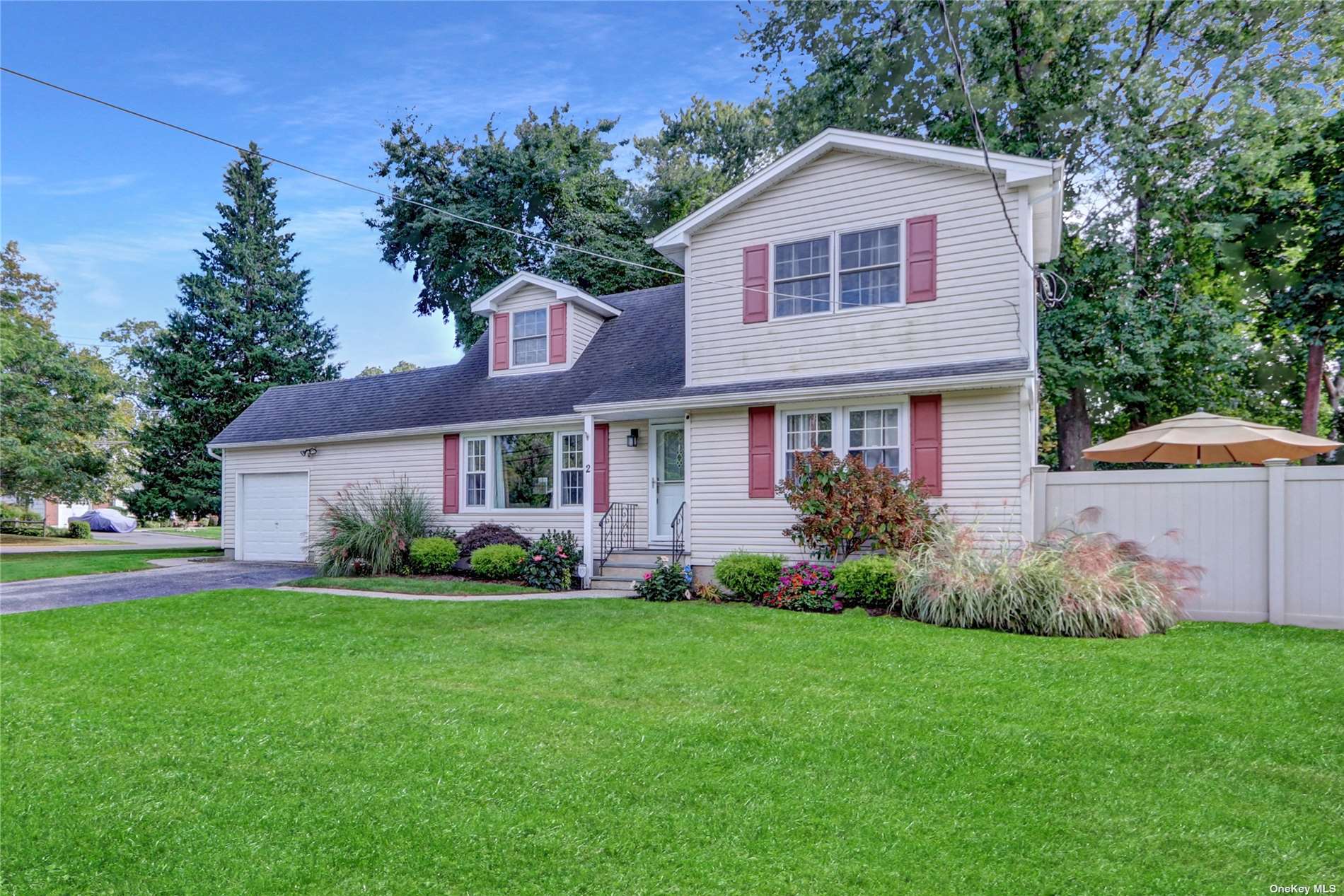 2 Ross Road, For Sale in Babylon Zoocasa