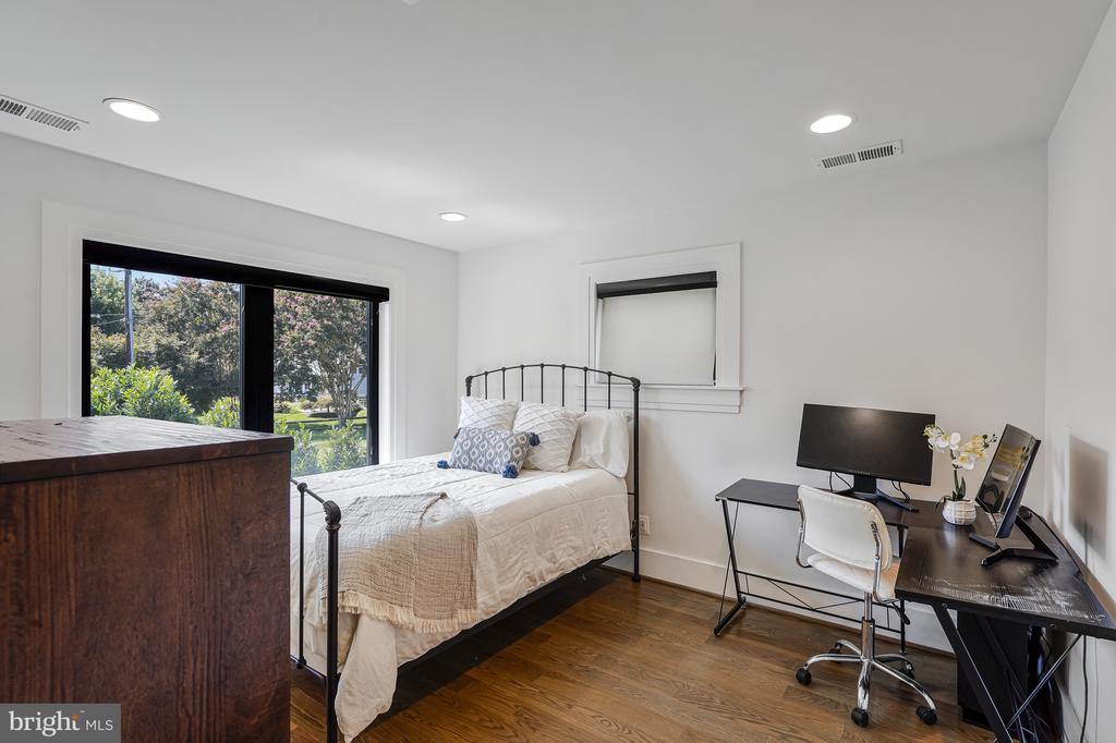 Residential in MCLEAN 5