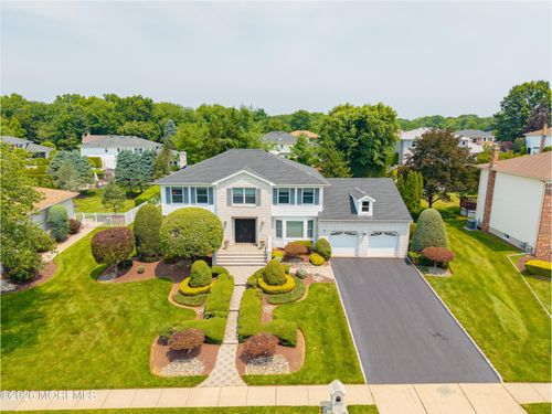 18 Carrie Dr, Marlboro, NJ, 07746-1985 | Card Image