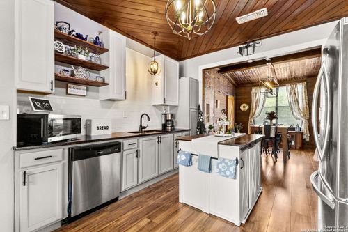 114 Avenue B, Converse, TX, 78109-1403 | Card Image