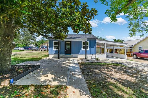 710 E 2nd St, Elgin, TX, 78621-1702 | Card Image