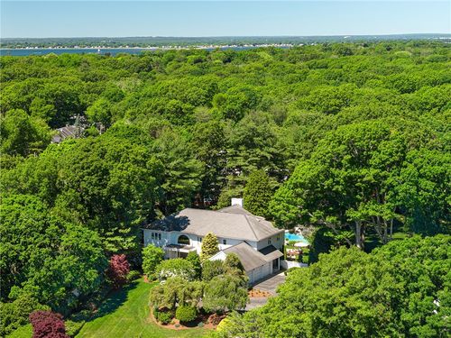 4 Jones Cir, Barrington, RI, 02806-4339 | Card Image