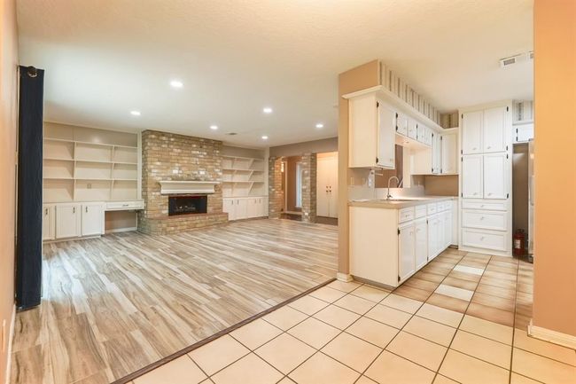 518 Lorie Ln, House other with 4 bedrooms, 3 bathrooms and 2 parking in Seabrook TX | Image 5