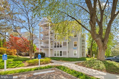 2-c4-3179 Summit Square Dr, OAKTON, VA, 22124-2868 | Card Image