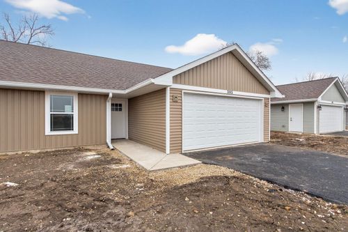 305 W South St, DURAND, IL, 61024-9407 | Card Image