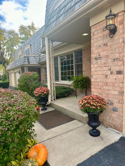 19W047 Avenue Normandy S, Townhouse with 3 bedrooms, 2 bathrooms and 1 parking in Oak Brook IL | Image 3