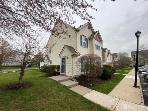 61 Curtis Ct, Kendall Park, NJ, 08824-1533 | Card Image