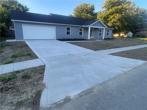 938 East Drive, Sheffield Lake, OH, 44054 | Card Image