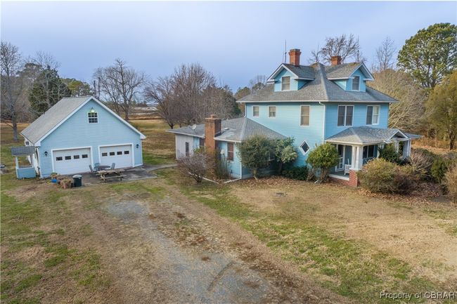 2-Bay Detached Garage, heated w/ full kitchen & bathroom | Image 4