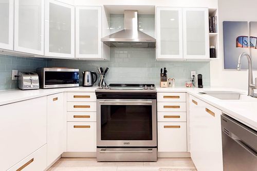 10-704 W 7th Ave, Vancouver, BC, V5Z1B8 | Card Image