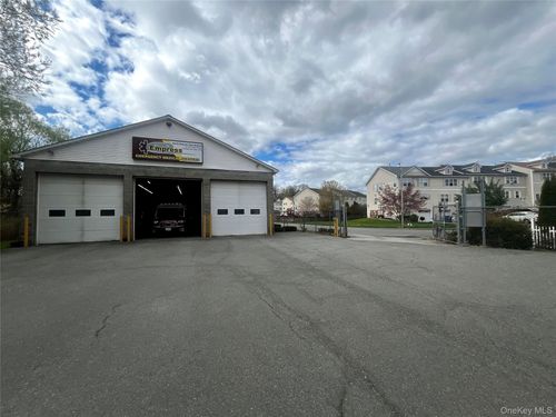 59-31-59 Peach Pl, Middletown, NY, 10940-6943 | Card Image