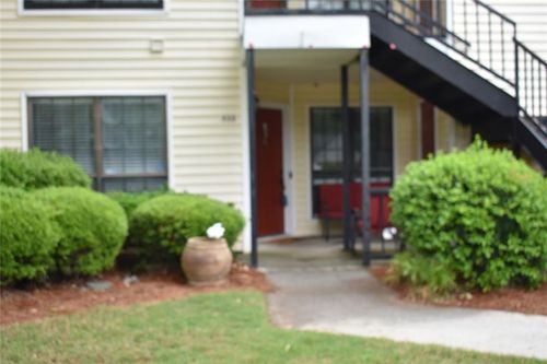 555 Windchase Ln, Stone Mountain, GA, 30083-6322 | Card Image