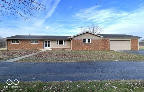 822 N Walnut Hls, Crawfordsville, IN, 47933-9651 | Card Image