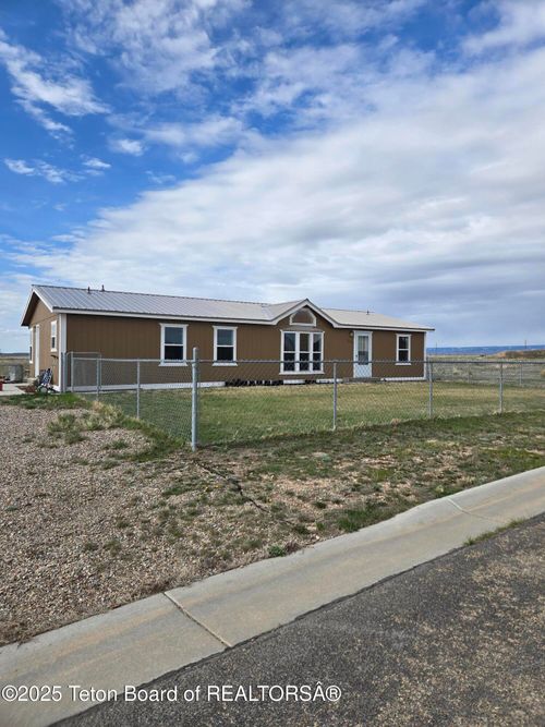 712 1st St, Big Piney, WY, 83113-5008 | Card Image