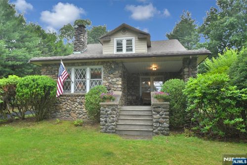26 Monroe St, Waldwick, NJ, 07463-1411 | Card Image