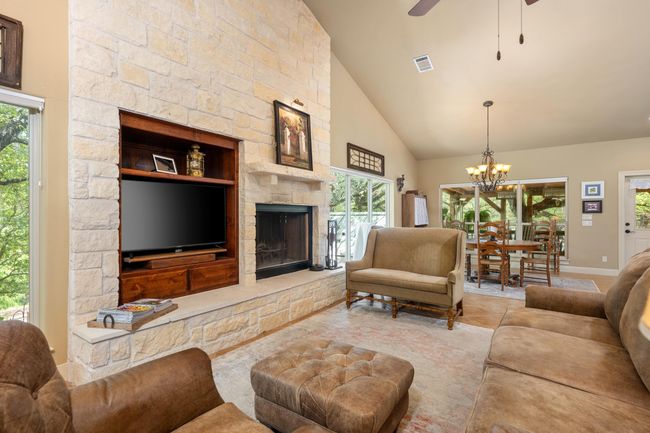 523 County Road 136 A, House other with 3 bedrooms, 3 bathrooms and null parking in Kingsland TX | Image 8