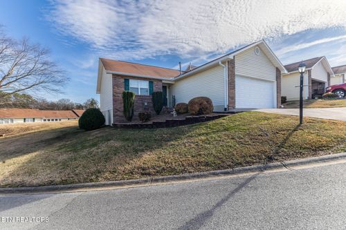 151 Executive Meadows Dr, Lenoir City, TN, 37771-6775 | Card Image