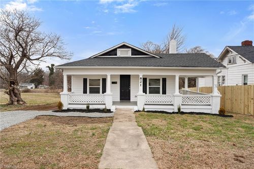 821 Moravia St, Winston Salem, NC, 27107-3318 | Card Image