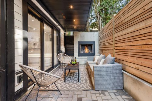 2-365 E 33rd Ave, Vancouver, BC, V5V2Z8 | Card Image