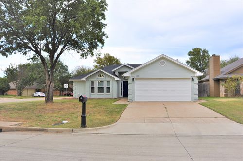 6501 Knottingham Dr, Arlington, TX, 76001-7541 | Card Image