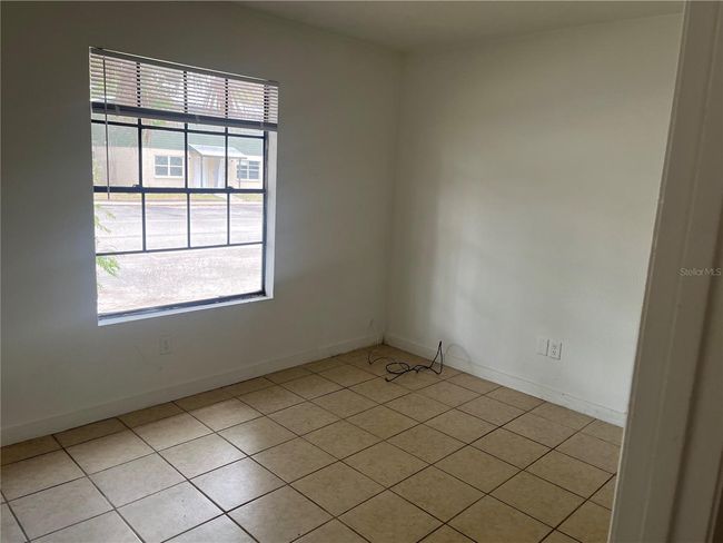 APT-1 - 2629 Sw 31 St Pl, House other with 2 bedrooms, 1 bathrooms and null parking in GAINESVILLE FL | Image 4