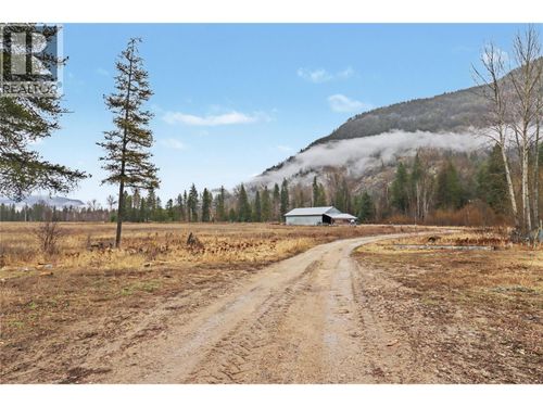 18105 N Fork Rd, Grand Forks, BC, V0H1H1 | Card Image