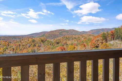 3165 Bear Mountain Ln, Sevierville, TN, 37876-6549 | Card Image