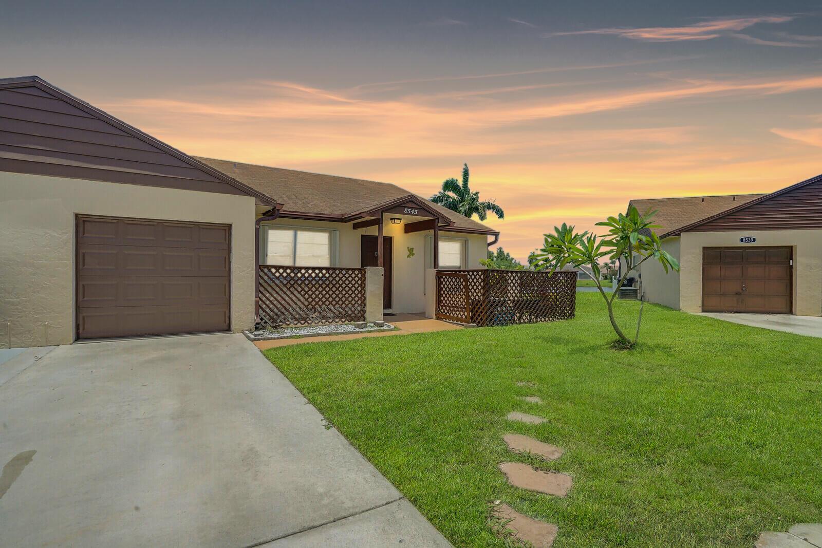 Lake Point Ct, Lake Worth, FL 33467